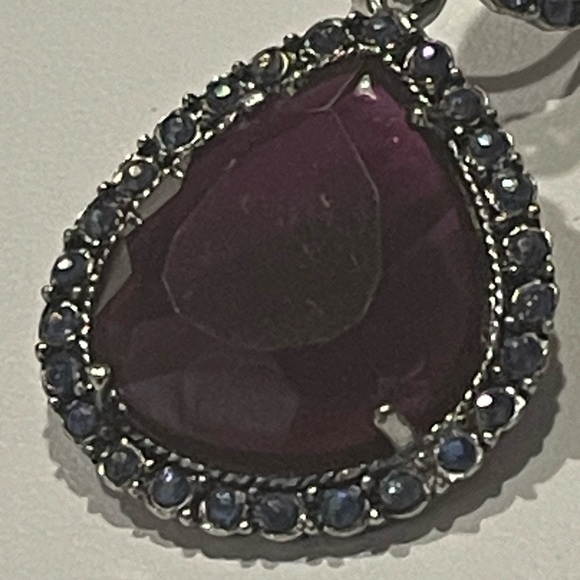 VINTAGE AVON EARRINGS. Red/Purple Beveled w/Blue Crystals/Rhinestones. Clip ons. - Picture 3 of 9